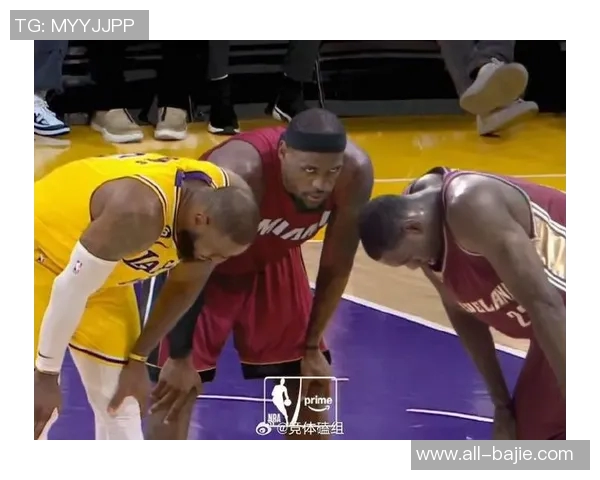 詹姆斯关键时刻暂停指挥队友成功防守上演致命抢断精彩瞬间 詹姆斯关键时刻暂停指挥队友成功防守上演致命抢断精彩瞬间